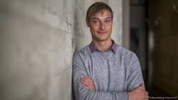 Ryan Hoover, CEO of Product Hunt: How some startups launch on this largest online community and PH's acquisition by Angellist.
